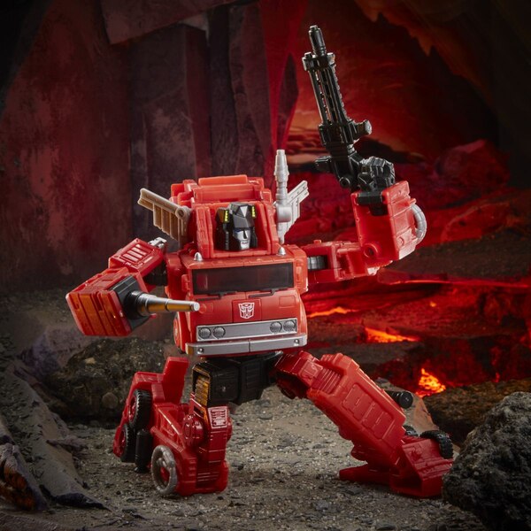 Transformers Kingdom Wave 2 Voyager Inferno  (71 of 77)